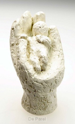 Beeld 16c in Zijn hand 7cm ivoor