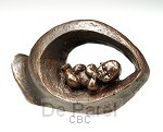 Beeld 300b baby in moederschoot brons